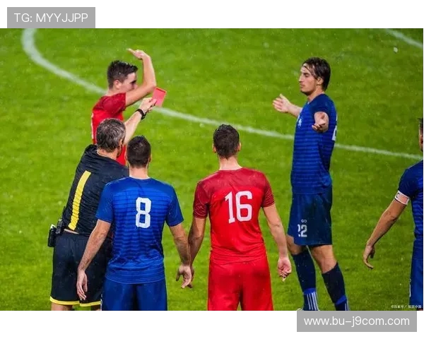 最新足球强度防守规则解析与实施细则对比赛公平性的影响分析 最新足球强度防守规则解析与实施细则对比赛公平性的影响分析